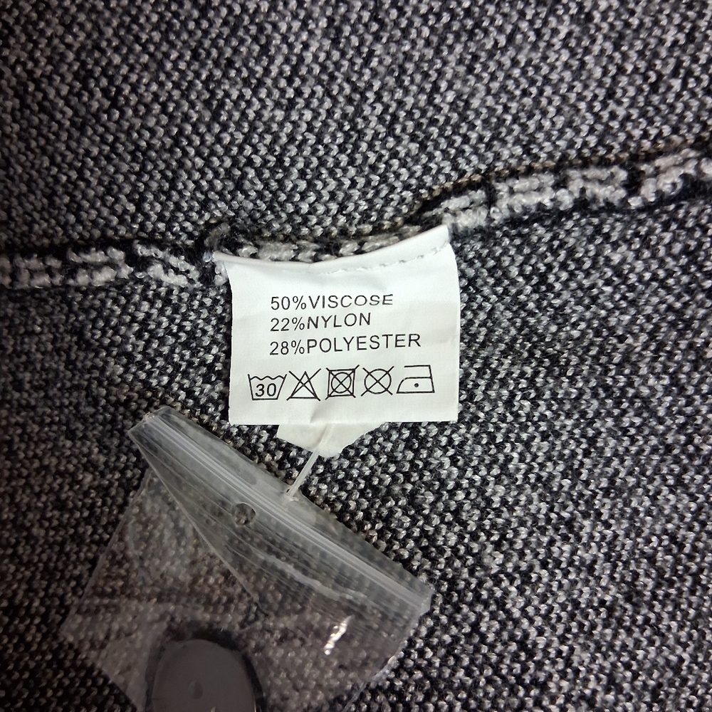 Romimona Black and White Knit Cardigan Size 3XL - Picture 8 of 16